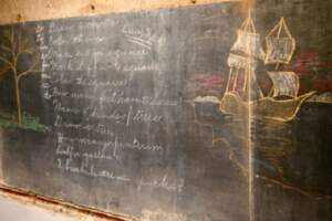 中學翻新黑板上留「100年前的板書」　網愣：教什麼都看不懂