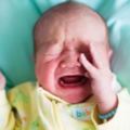 為什麼有些寶寶喜歡不流淚「假哭」？專假指出這其實是他「高智商」的線索！