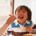 媽媽別犯傻！寶寶多大才能吃「大人飯」？吃太早危害真的很大……