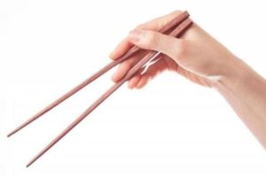 心理測試：你是什麼樣的拿筷子姿勢，測你另一半性格