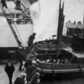 耶穌會教士Browne，被迫在愛爾蘭的科夫下船，逃過一劫，並留下鐵達尼號最後的珍貴照片(圖16張)