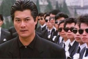 他是香港第一大哥，周潤發是他的小弟，當眾怒罵鄭少秋，卻在64歲突然暴斃！