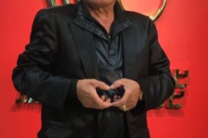 69歲雷洪因「爆橘拳」走紅，被問到如何「與6個老婆」相處？他笑著表示「一個願打一個願挨...」