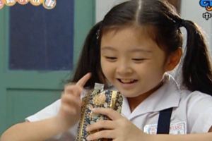 還記得《放羊的星星》妮妮嗎？時隔10年「近照曝光」，17歲美得不像話的臉蛋...震驚大批網友！