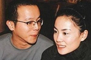 當年王菲生女兒時，前夫居然在手術單上填「這兩個字」！難怪最後王菲決定離婚...