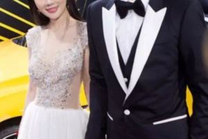 45歲的李小璐肌膚比以前更白皙，和TFboys跳舞也毫無違和感