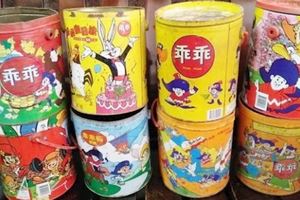 網友們集體回憶當年壽星必帶到學校的「乖乖桶」，沒想到裡面的軟糖現在變這樣子了！