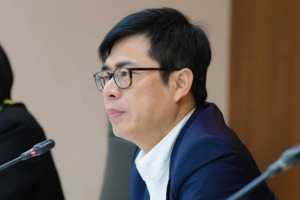 韓國瑜指像服務員要小費 陳其邁：他的心沒在高雄