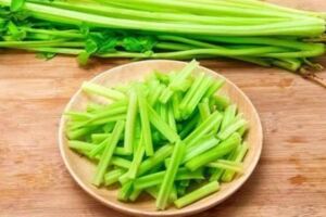 吃芹菜不吃葉、吃豆芽要掐根？營養師：這些蔬菜部位，不要浪費了