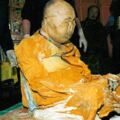 喇嘛過世前交代弟子「50年後再把他挖出來」，弟子照做之後…卻在棺木內看到令他們詫異的景象！