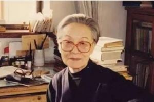這個當代中國最傳奇的偉大女性，隱身於世，慰藉了我們這個喧囂躁動的時代，也讓我們看到了「活著真有希望，可以那麼好」！