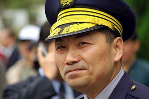 他曾經是警界巨星，如今正成為政壇明星