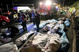 國道5號車禍釀33死，現場橫屍遍野，當要相驗遺體時竟驚現詭異一幕....讓現場警員大為震驚，立刻陷入一陣靜肅！（視頻）