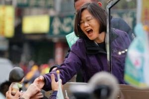 蔡英文將繼續連任當下一屆總統!才怪!遭內外夾擊被指執政危機湧現