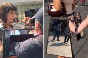 這位女性以裸體展示她的行動藝術，結果當場被員警抓，原因是她在街道上拿擴音器「要求陌生人摸她」！