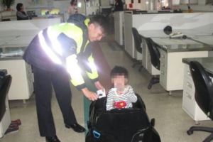 4歲富少趁著爸媽都在睡覺時，竟然自己一個人開著「BMW」到3公裡外的麥當勞！