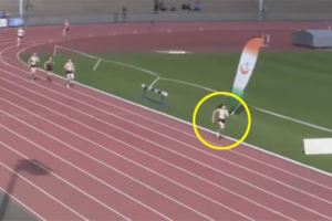 大家都以為這場接力賽跑的勝負已定，沒想到就在即將衝線的一刻…瞬間扭轉的神劇情讓大家都嗨翻了！