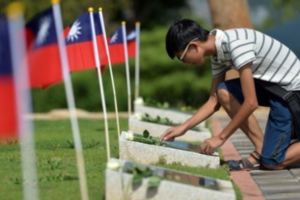 國慶總統府不掛國旗民間發起愛國家國旗活動