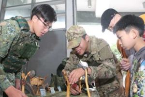 國軍用品攤位夯應有盡有超吸睛