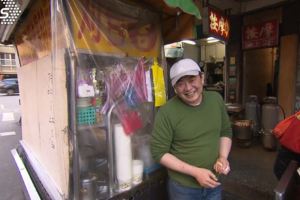 為街友辦桌設宴32年「刈包吉」父子反目持刀劃傷要父今年不擺桌父子爭吵濺血