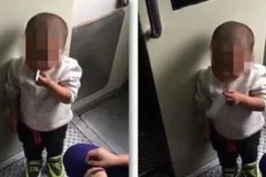 管生不管養？4歲小男孩在列車上抽得像個老煙槍