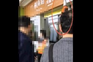 攜帶長槍道具搭捷運被攔下，開直播表示捷運人員嚇到他「要求精神賠償」