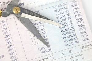 夫妻月入10萬....竟PO文感嘆「每月只能吃土」，原來真相是這樣！