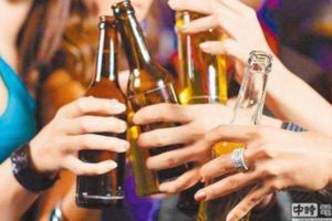 KTV女工讀薪水全賠開瓶費離職淚求：可以不要藏酒嗎？