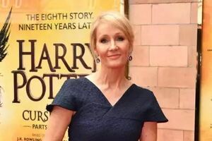 她是世界第一個靠版稅賺到10億美金的女富豪