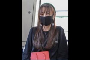 迪麗熱巴坐地鐵無人識，看清她正臉後，網友：我以為是個網紅