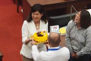 高巿副議長陸淑美生日 願下架民進黨