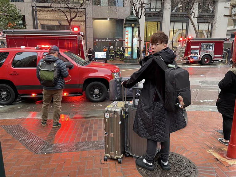 李岳赴美休假，沒想到一出地鐵口就遇到火警。（李岳提供）