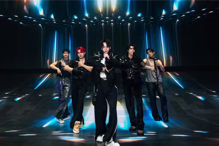 FEniX 17日在「MBB 2025 LIVE CONCERT」演唱會上勁歌熱舞。(華納音樂X寬宏藝術提供) FEniX 17日在「MBB 2025 LIVE CONCERT」演唱會上勁歌熱舞。(華納音樂X寬宏藝術提供)