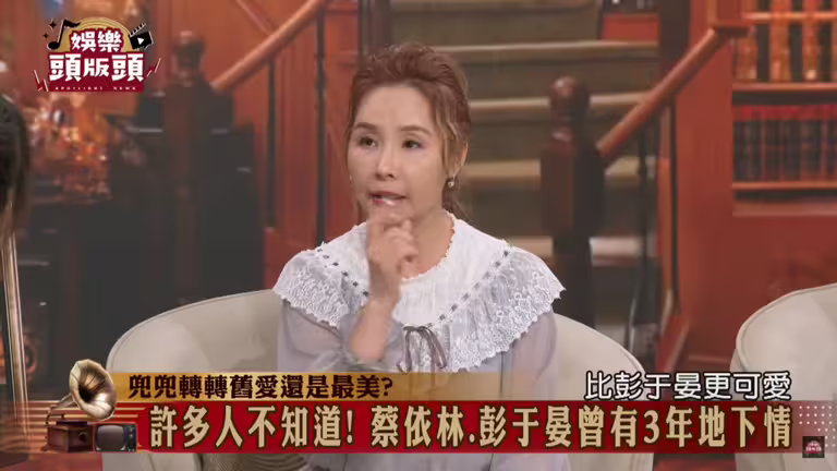 許聖梅還原狗仔跟拍蔡依林景象。(圖/YouTube JET 娛樂頻) 許聖梅還原狗仔跟拍蔡依林景象。(圖/YouTube JET 娛樂頻)