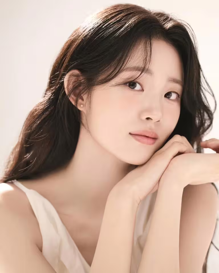 李到晛退伍後的首部作品確定!出演洪氏姊妹新劇《銀河大酒店》並合作《機智住院醫生生活》申始雅 李到晛退伍後的首部作品確定!出演洪氏姊妹新劇《銀河大酒店》並合作《機智住院醫生生活》申始雅