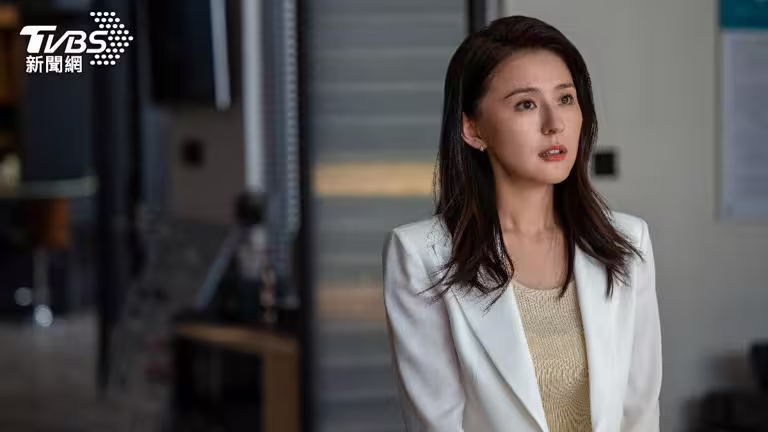 《無所畏懼》熱依扎面臨婚姻難關，演技受到大讚。（圖／TVBS）