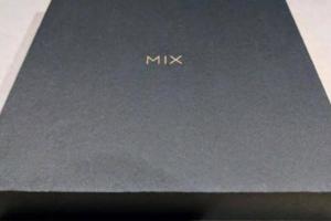 小米MIX2真機揭露：超窄邊框，怎麼和三星S8有點像？