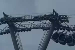 載客纜車恐怖事故 車廂卡在一起慘了 載客纜車恐怖事故 車廂卡在一起慘了