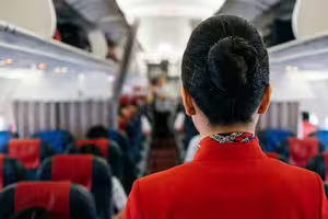 要出事了？搭機空服員突「放下頭髮」　知情人揭背後警訊
