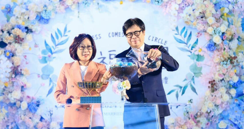 見證高雄109對新人完成終身大事! 陳其邁：一定要幸福！