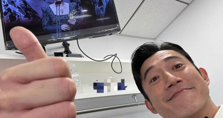 吳慷仁曬與「媽媽」合照！ 排除萬難返台 親吐參加金馬心聲