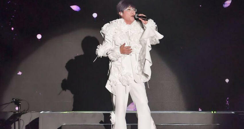 才還清500萬債務！馮偉傑突宣布暫離台灣 台上淚崩演出中斷