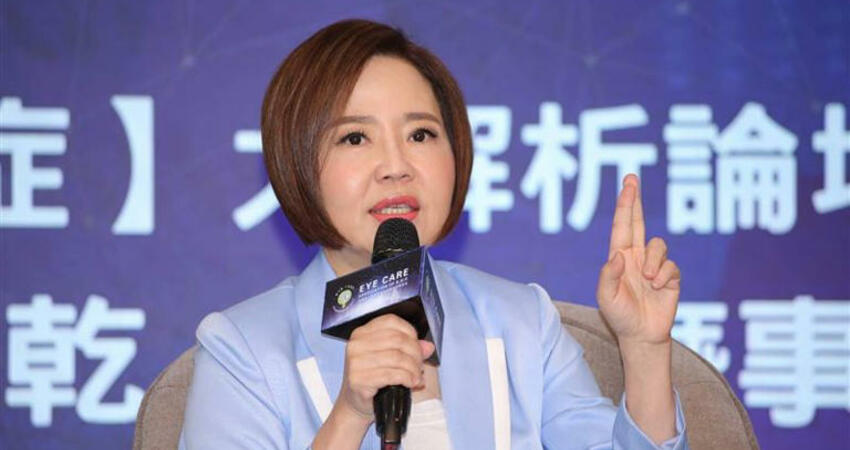 于美人曬「超豪華9道年菜」 鬆吐女兒近況！家族新增老外成員