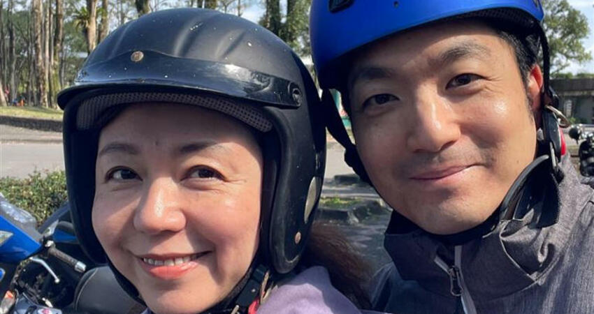 年初二回娘家！宜蘭女婿蔣萬安曬與妻騎車照：老婆說蛇麼，蛇麼都好