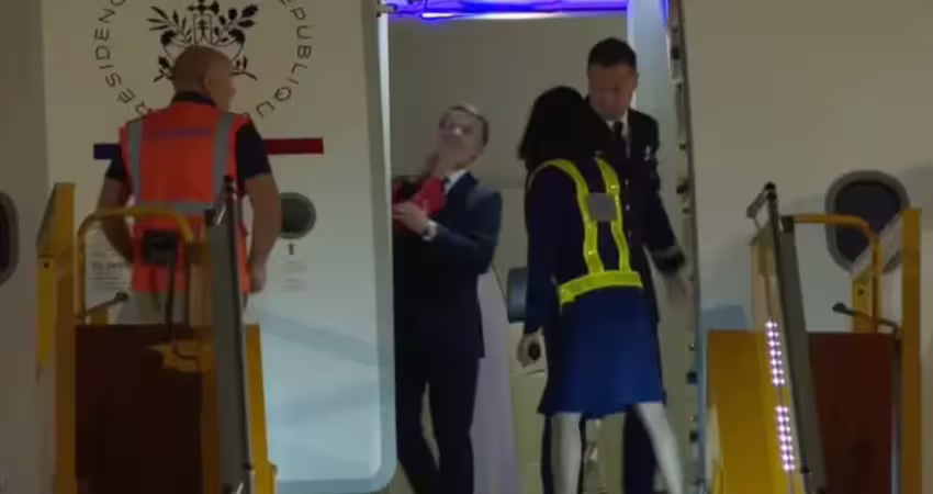 馬克宏被老婆推臉！師生戀過往再受矚目