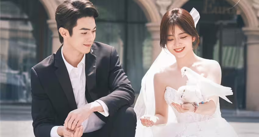 許凱「霸總式熱吻」譚松韵千次！ 拍婚紗太甜路人當真