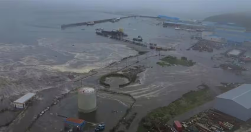 影／73年來最強震「海嘯淹沒港口」　空拍畫面曝