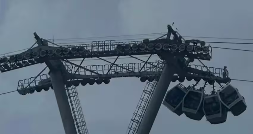 載客纜車恐怖事故　車廂卡在一起慘了