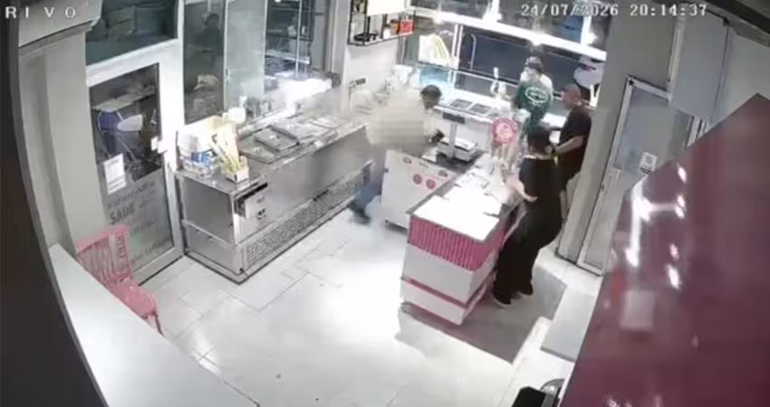 店員展示手機螢幕後　遭離奇槍擊身亡
