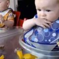 外國的媽媽這樣喂孩子吃飯，怪不得寶寶的動手能力強！